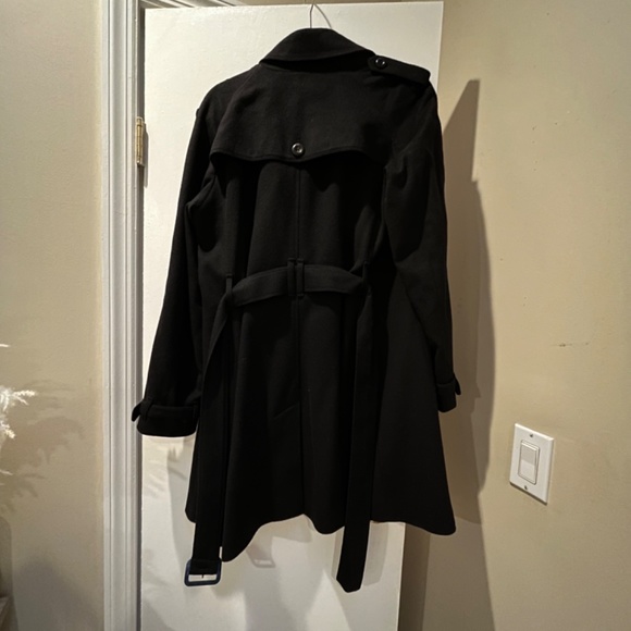 burberry coat - Picture 2 of 8